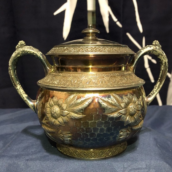 Middletown Plate, Quadruple Silver Plated Tea Set - Picture 9 of 16